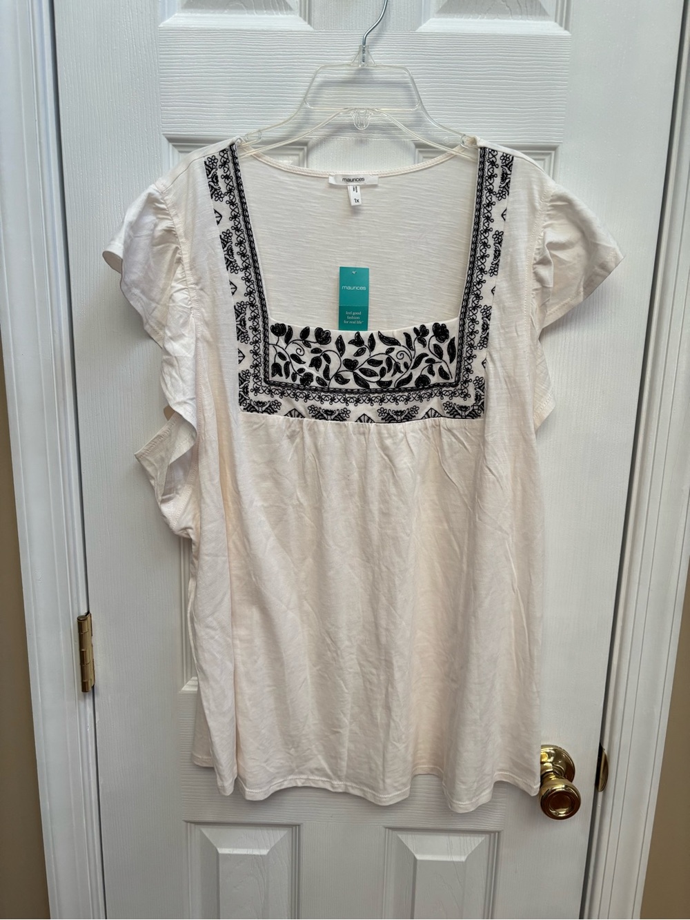 Maurices Woman’s Cream Embroidered Yoke Flutter Sleeve Tee, Size 1x, NWT